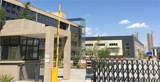 某環(huán)保科技公司大門(mén) 某環(huán)??萍脊敬箝T(mén)